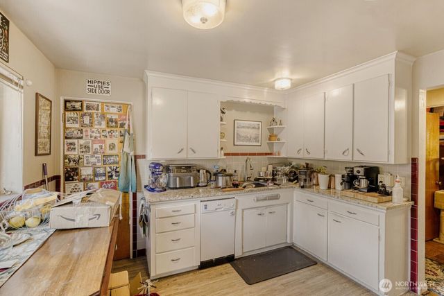 4903 3rd Avenue NW, Seattle, WA 98107