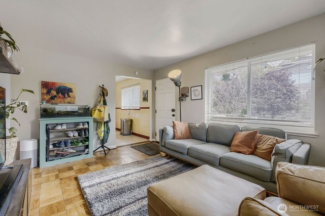 4903 3rd Avenue NW, Seattle, WA 98107