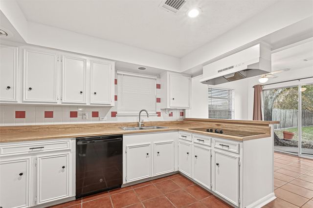 1414 Hitherfield Drive, Sugar Land, TX 77498