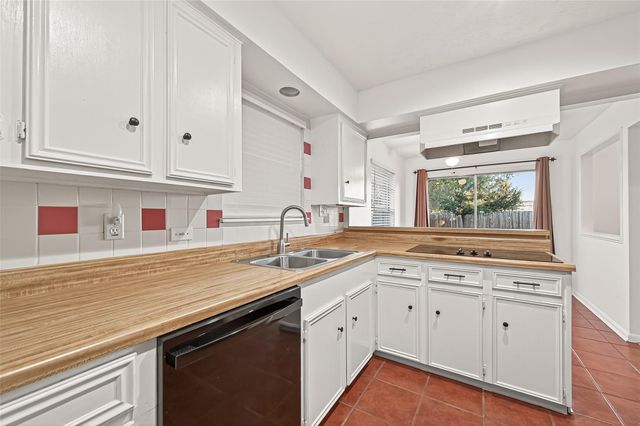 1414 Hitherfield Drive, Sugar Land, TX 77498