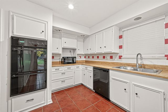 1414 Hitherfield Drive, Sugar Land, TX 77498