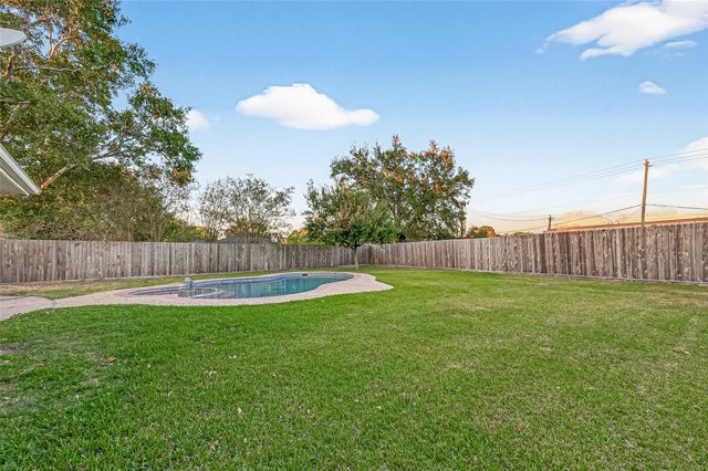 1414 Hitherfield Drive, Sugar Land, TX 77498