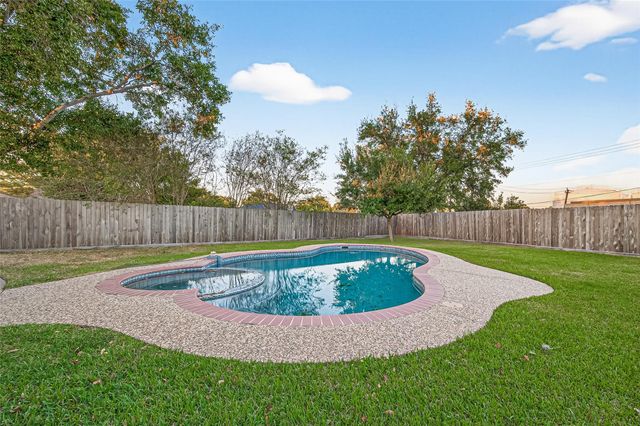 1414 Hitherfield Drive, Sugar Land, TX 77498