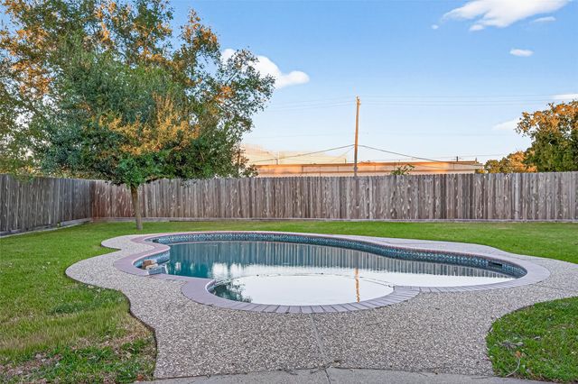 1414 Hitherfield Drive, Sugar Land, TX 77498