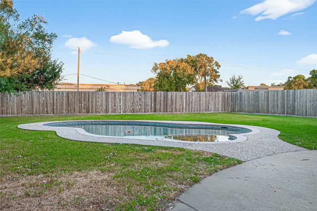 1414 Hitherfield Drive, Sugar Land, TX 77498