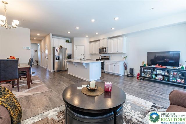 1031 Turnstone Drive, Upper Macungie Twp, PA 18051