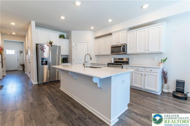 1031 Turnstone Drive, Upper Macungie Twp, PA 18051