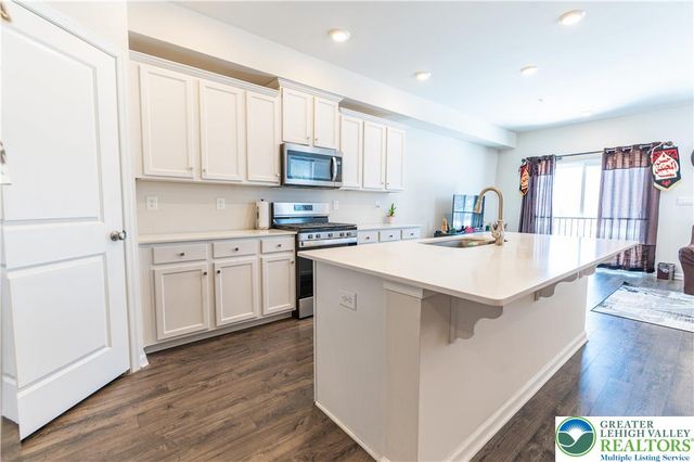 1031 Turnstone Drive, Upper Macungie Twp, PA 18051