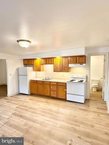 26 N MAIN ST, Spring City, PA 19475