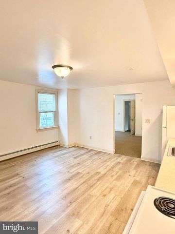 26 N MAIN ST, Spring City, PA 19475