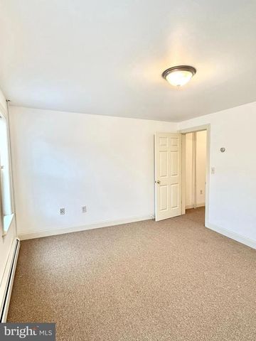 26 N MAIN ST, Spring City, PA 19475