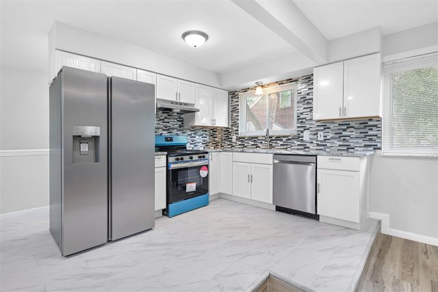 21135 La Salle Boulevard, Warren, MI 48089