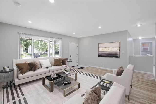 21135 La Salle Boulevard, Warren, MI 48089