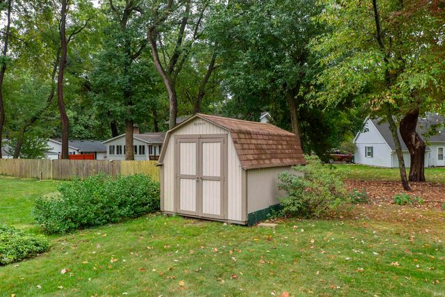 16830 Londonberry Lane, South Bend, IN 46635