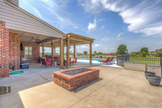 26915 E 135th Street S, Coweta, OK 74429