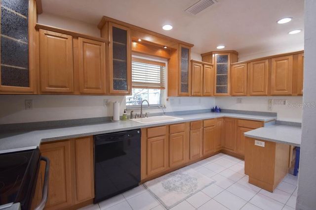 5952 52ND AVENUE N, Kenneth City, FL 33709