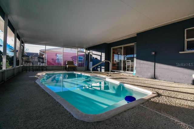 5952 52ND AVENUE N, Kenneth City, FL 33709