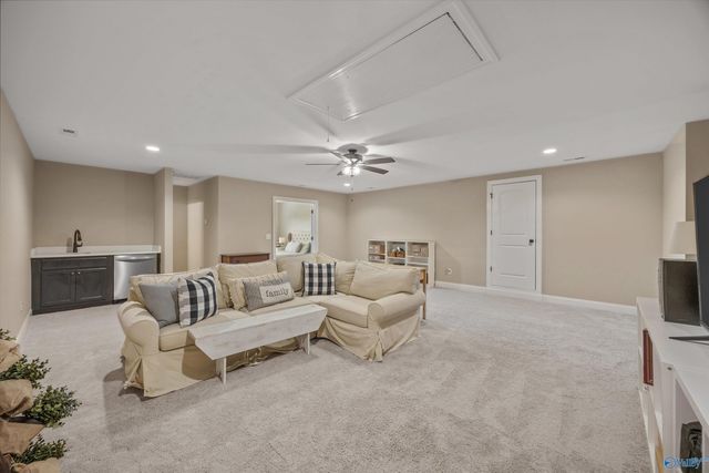 8213 Nantucket Circle, Owens Cross Roads, AL 35763