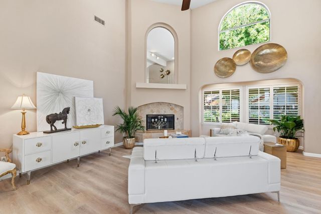 7273 N Durant Avenue, Fresno, CA 93711