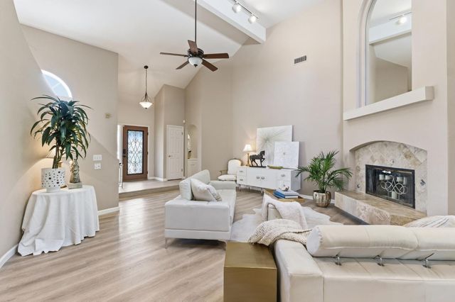 7273 N Durant Avenue, Fresno, CA 93711