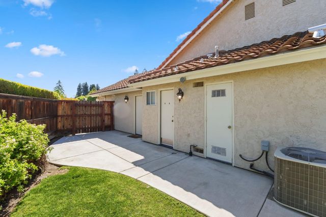 7273 N Durant Avenue, Fresno, CA 93711