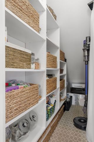 744 W Belmont Avenue 2F, Chicago, IL 60657