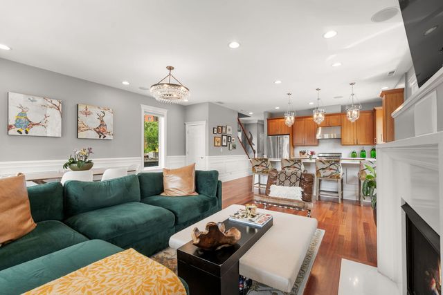744 W Belmont Avenue 2F, Chicago, IL 60657
