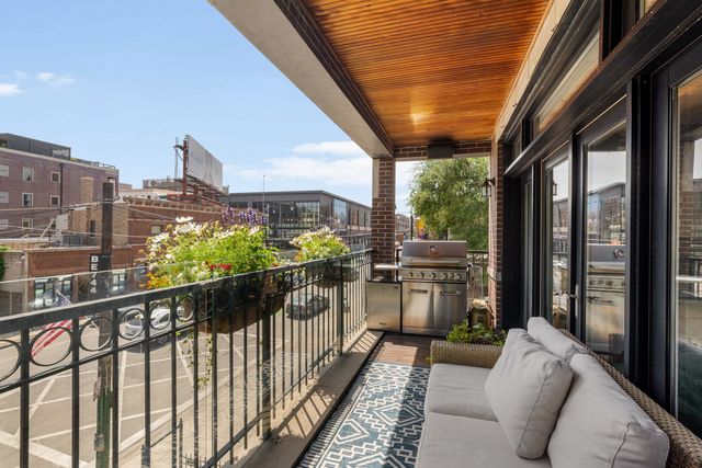 744 W Belmont Avenue 2F, Chicago, IL 60657