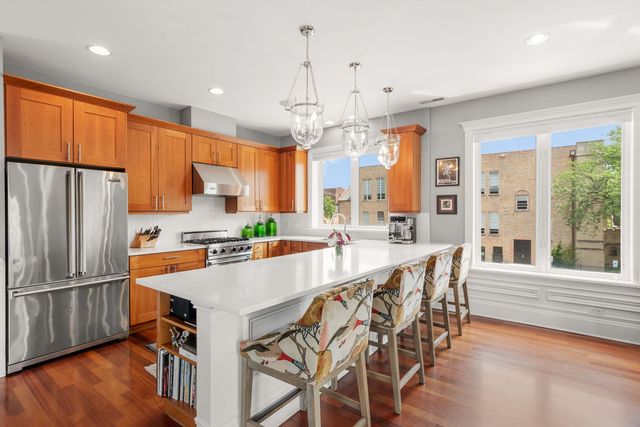 744 W Belmont Avenue 2F, Chicago, IL 60657