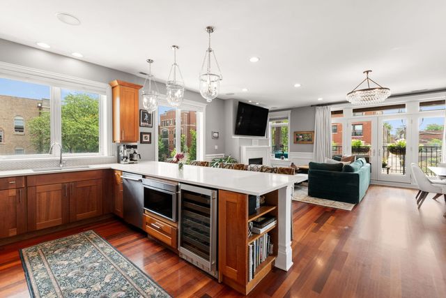744 W Belmont Avenue 2F, Chicago, IL 60657
