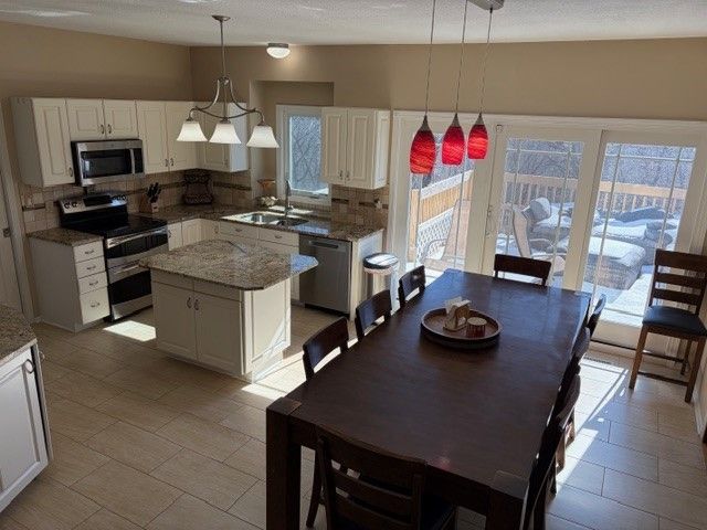 2800 Jordan Grove, West Des Moines, IA 50265