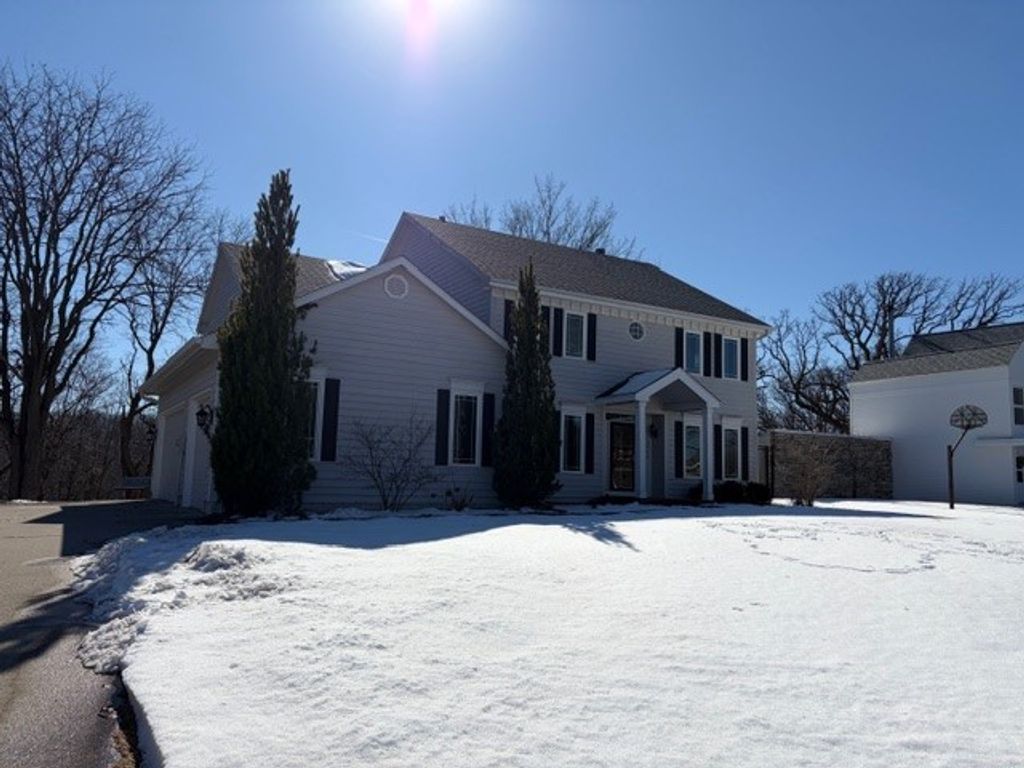 2800 Jordan Grove, West Des Moines, IA 50265