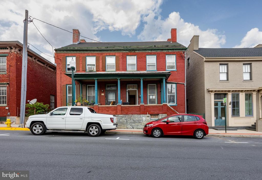 209 E MARTIN ST, Martinsburg, WV 25401