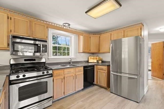 84 Walnut St, Walpole, MA 02081
