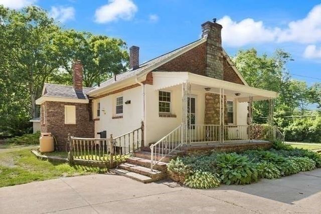 84 Walnut St, Walpole, MA 02081