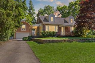 84 Walnut St, Walpole, MA 02081