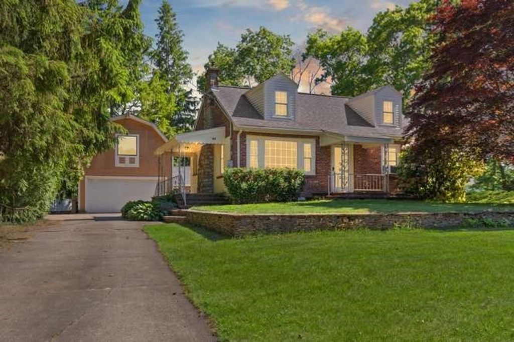 84 Walnut St, Walpole, MA 02081