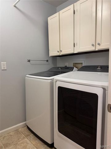 809 N Hanley Road C, St Louis, MO 63130