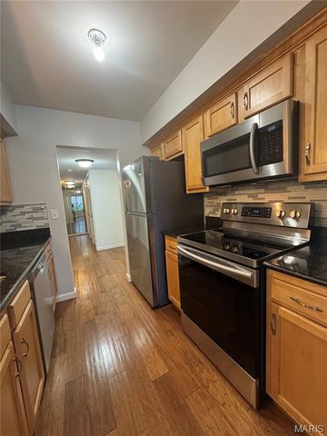 809 N Hanley Road C, St Louis, MO 63130