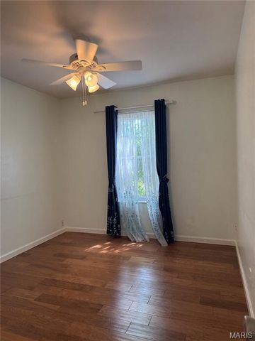 809 N Hanley Road C, St Louis, MO 63130