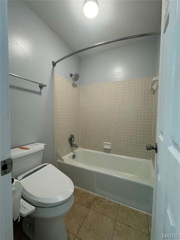 809 N Hanley Road C, St Louis, MO 63130