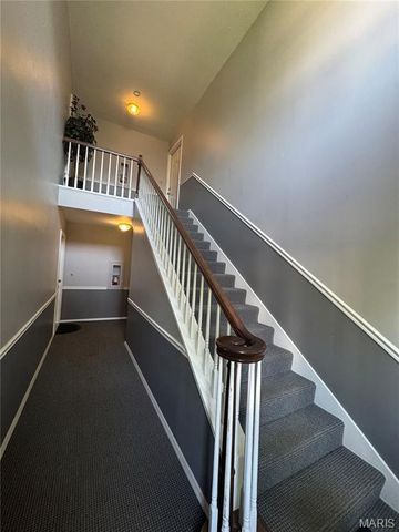 809 N Hanley Road C, St Louis, MO 63130
