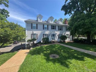 809 N Hanley Road C, St Louis, MO 63130