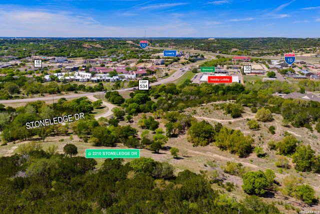 2210 Stoneledge Drive, Kerrville, TX 78028