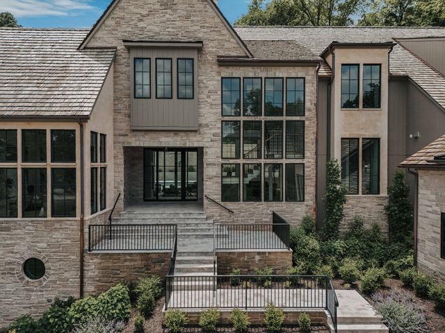 235 Robin Hill Rd, Nashville, TN 37205