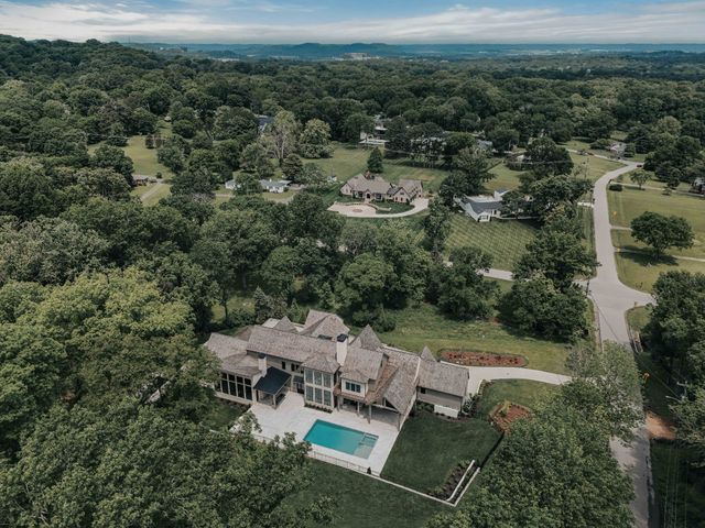 235 Robin Hill Rd, Nashville, TN 37205