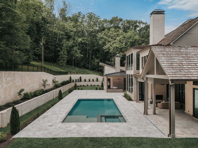 235 Robin Hill Rd, Nashville, TN 37205
