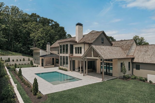 235 Robin Hill Rd, Nashville, TN 37205
