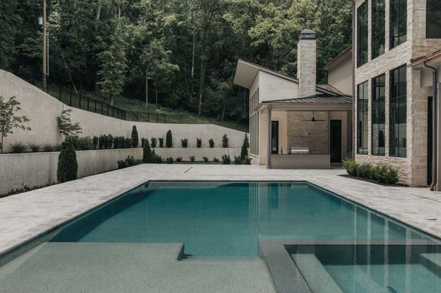 235 Robin Hill Rd, Nashville, TN 37205