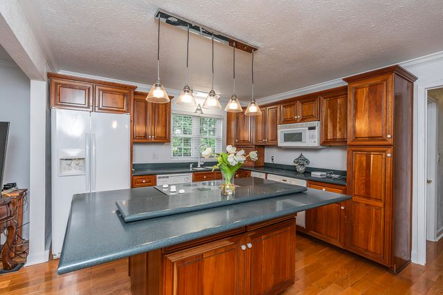 245 KY HWY 1050, Jeffersonville, KY 40337